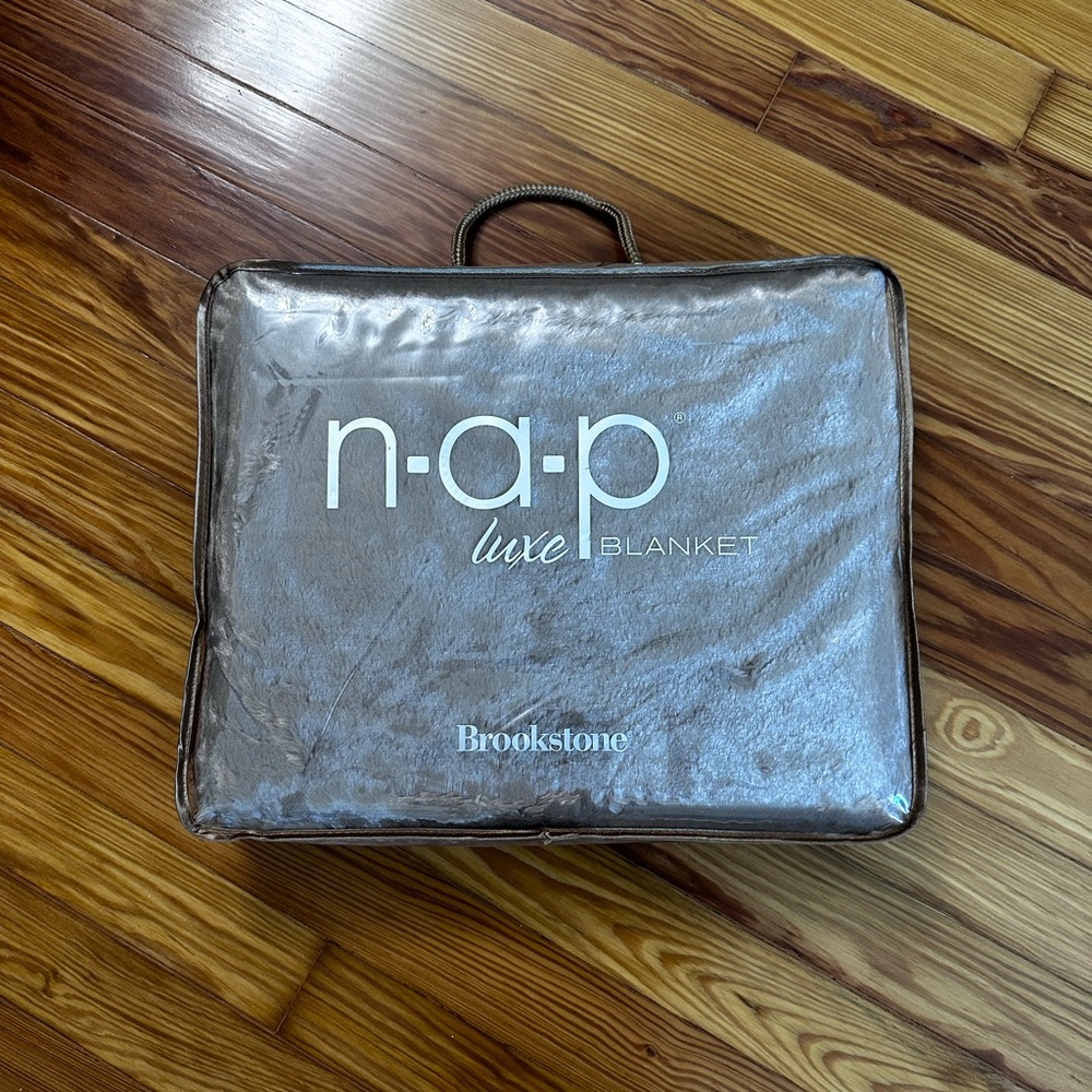 Brookstone Nap Luxe Blanket - Cocoa
